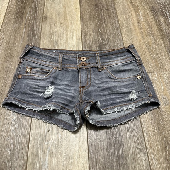 🛍️ Dollhouse gray jean shorts excellent condition. - Picture 1 of 8